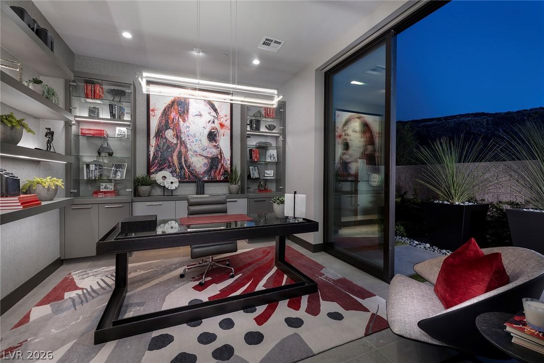 Image 4: Photo from Residence 4 Model. A well-lit, contempo