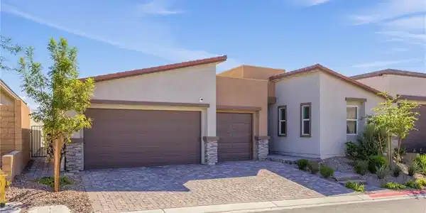 Image 3: Modern desert architecture frames this single-stor