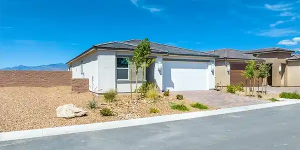 Image 2: Paver driveway, 2 car Garage and Spacious Lot size