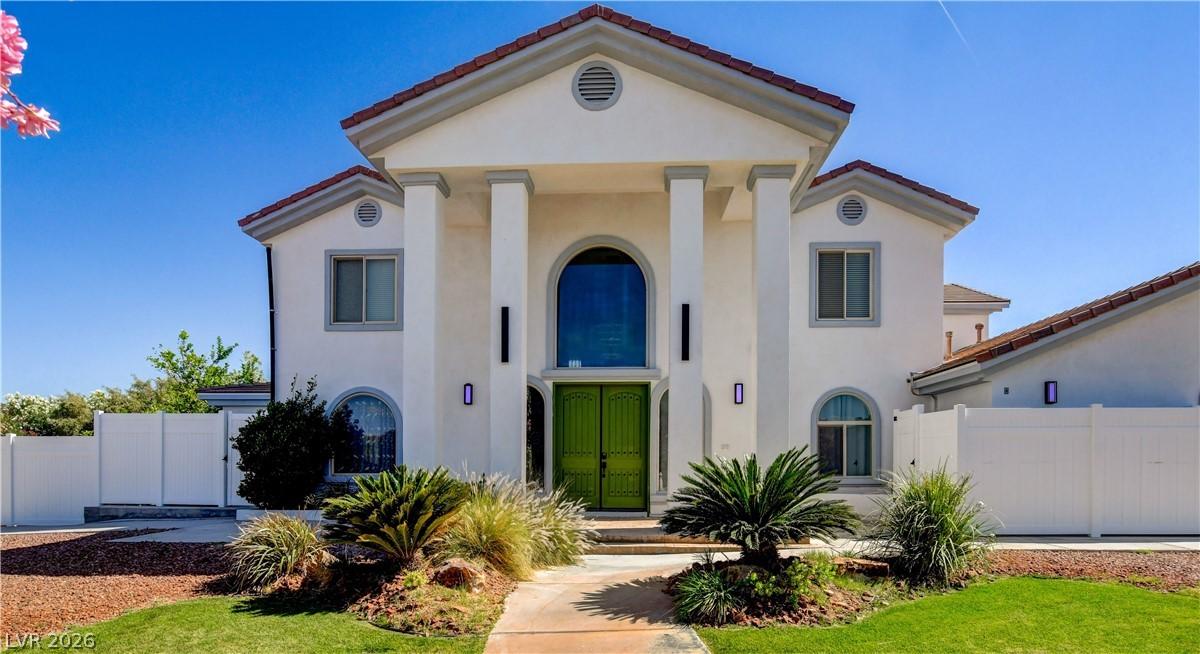 Image 2: Architectural columns and an eye-catching green en
