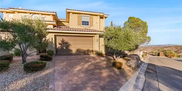 Image 2: LONG DRIVEWAY