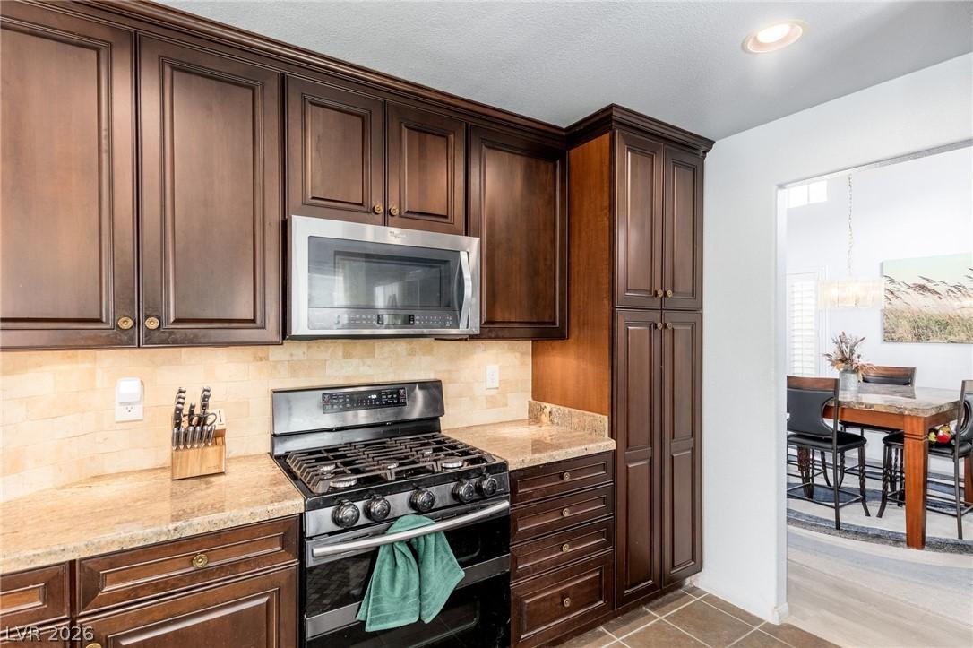 Image 4: ~CHECK OUT THIS WELL DESIGNED PREP SPACE~CUSTOM FL