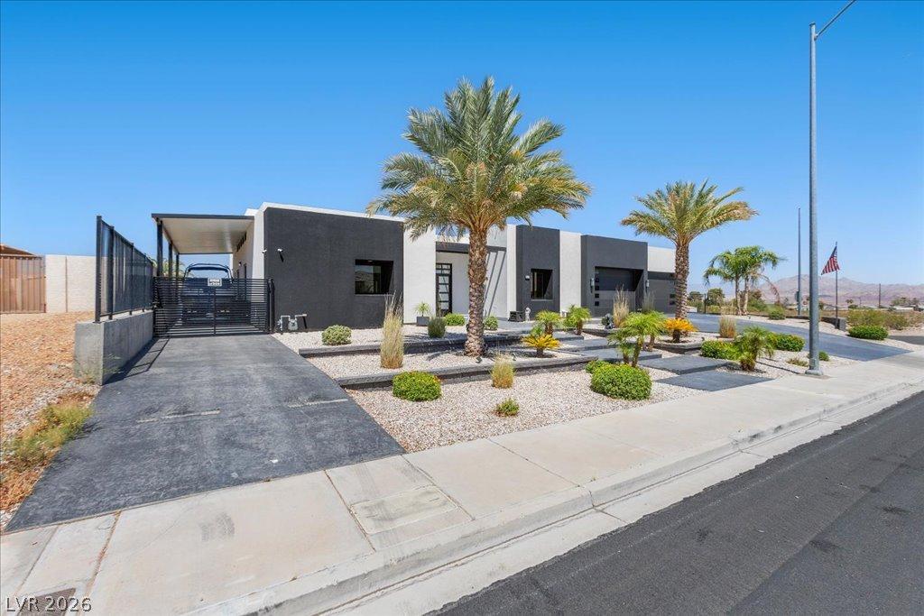 Image 2: A striking modern desert dwelling with clean lines