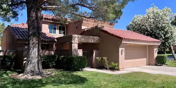 Image 2: Inviting exterior, offering a blend of comfort and