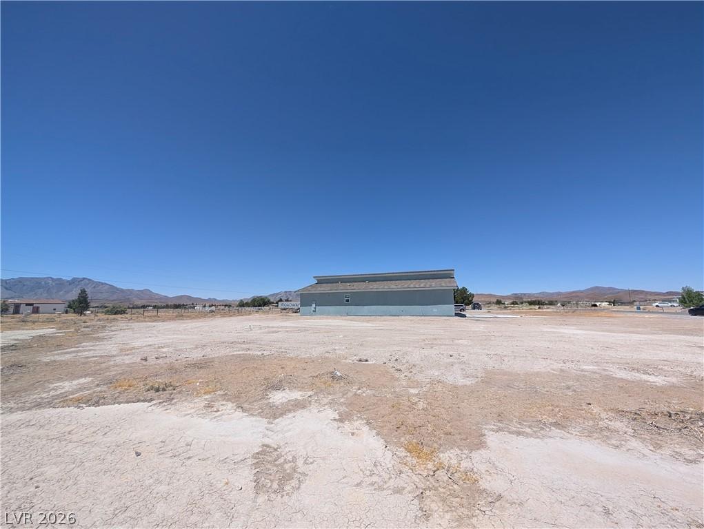 Image 4: A spacious lot provides ample opportunity with mou
