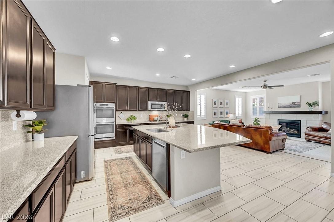 Image 4: A grand kitchen island with granite counters exten