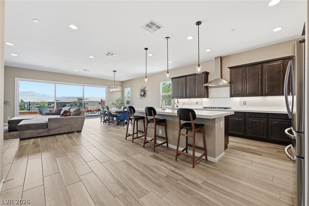 Image 2: Open bright GreatRoom