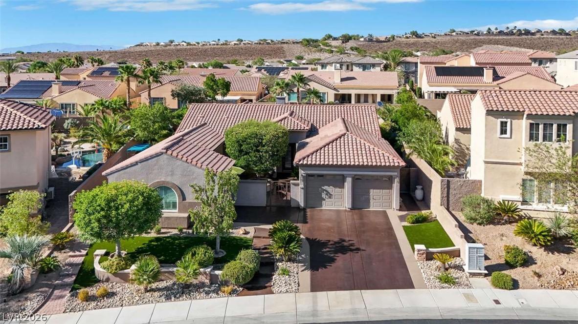 Image 1: An inviting exterior with a well-maintained drivew