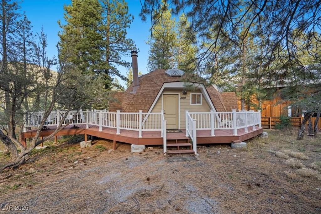 Image 4: Large wraparound deck with composite decking and v