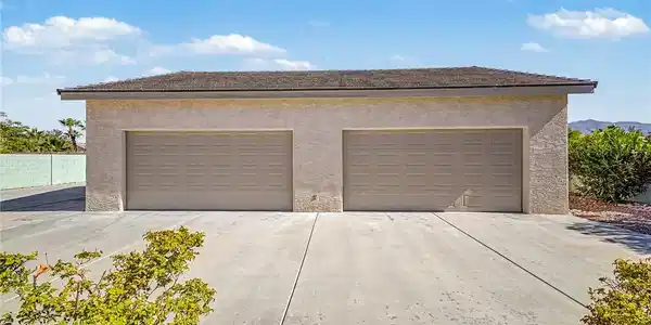 Image 3: Spacious 7-car garage,  detached from the house, i