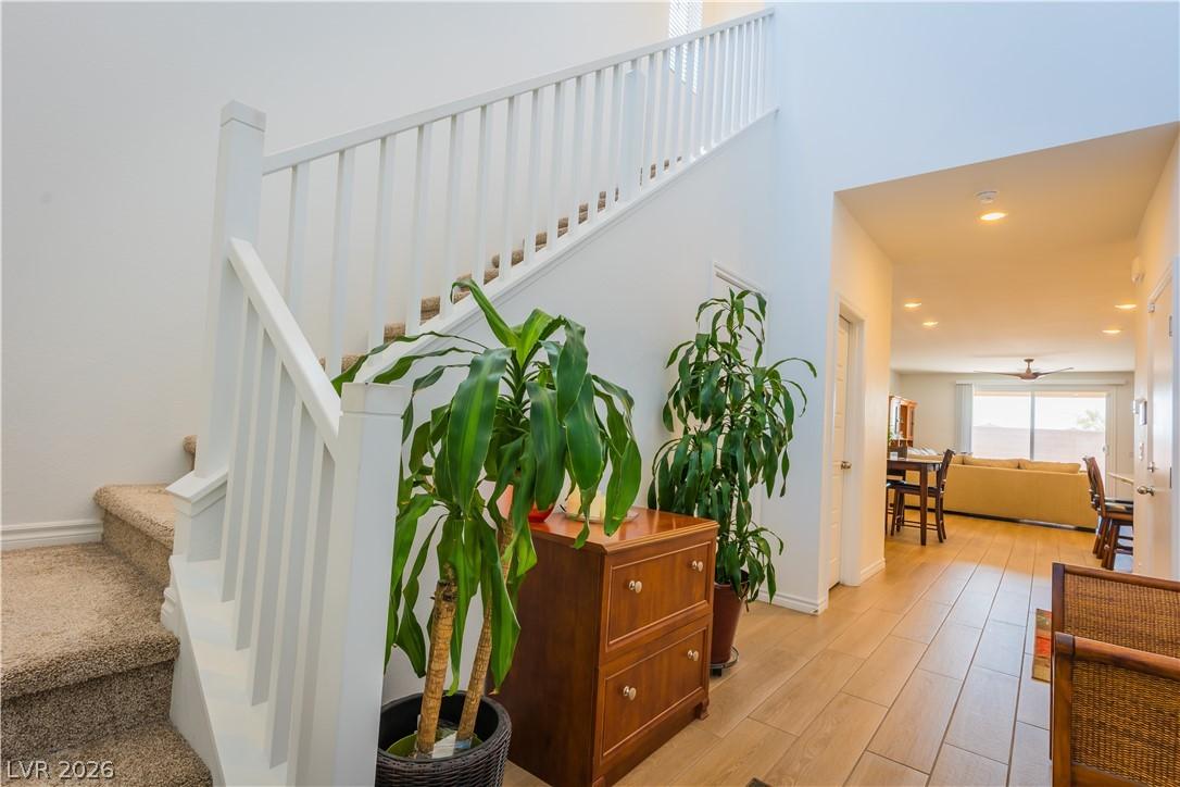 Image 3: Entry and stair entrance