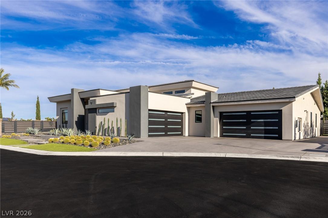 Image 2: Bold geometric architecture with smooth stucco fin