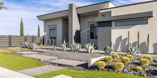 Image 3: Modern desert architecture with xeriscaped plantin