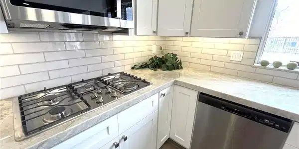 Image 3: Granite Counter Tops, New Appliances, microwave, d