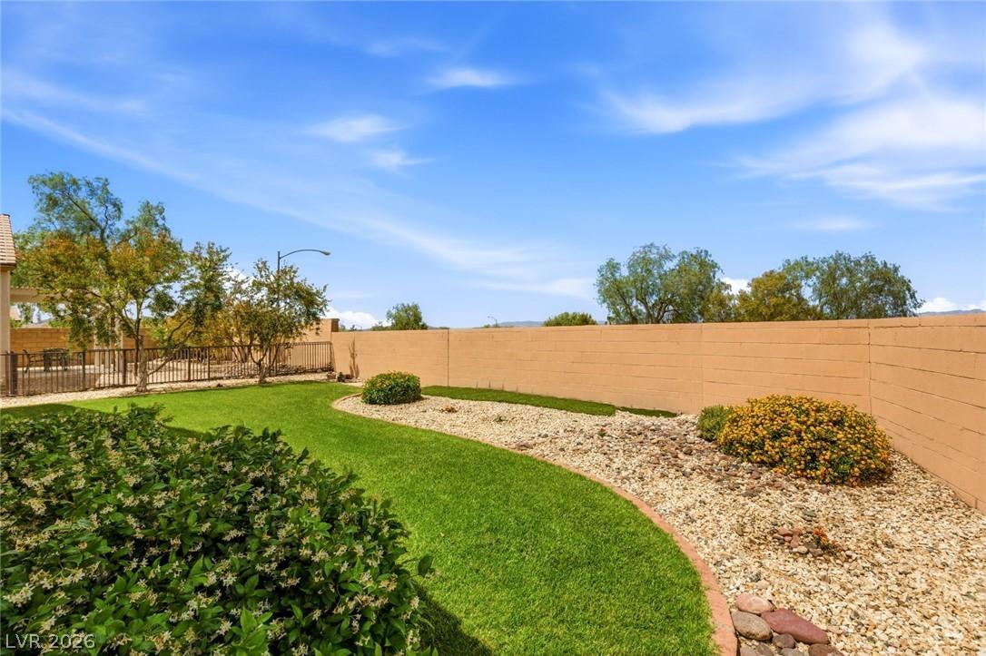 Image 2: Corner lot with no rear neighbors