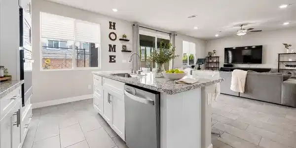 Image 4: Granite counters and stainless steel appliances co