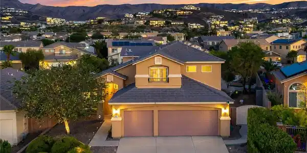 Image 2: An inviting exterior welcomes you with mature land