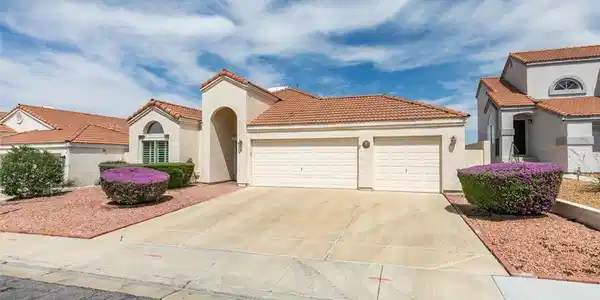 6 Sandwedge Drive