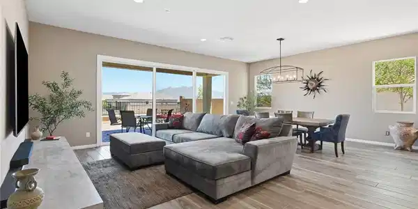 Image 3: Open Bright Beautiful tile flooring