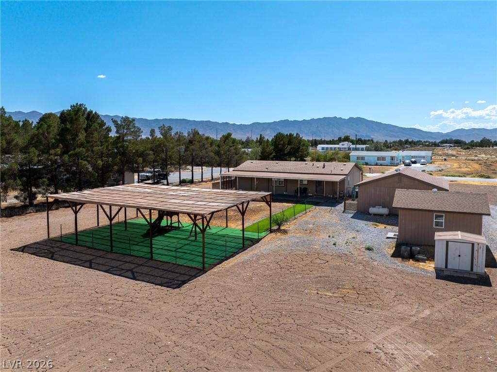 Image 3: A spacious desert property offers vast open land w