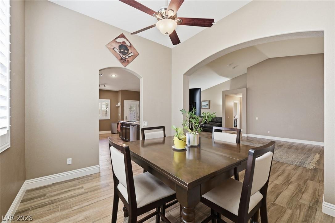 Image 4: Formal Dining Room Beautiful Arched Openings ... W