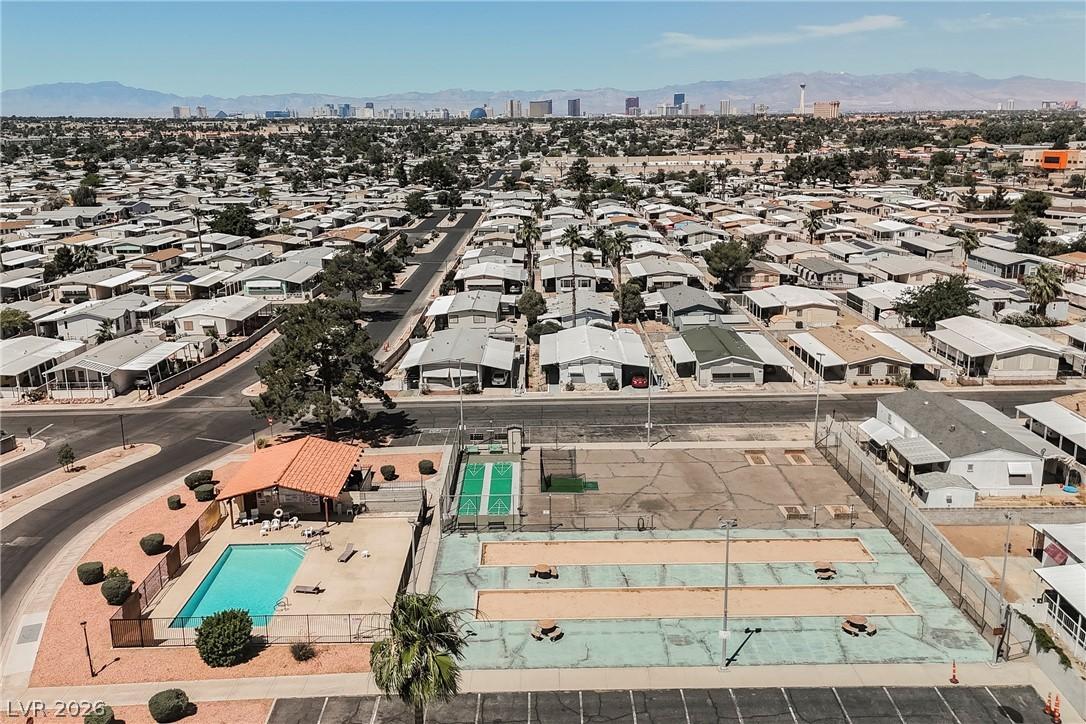 Image 3: This vibrant community offers a refreshing pool an