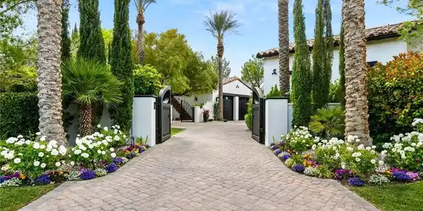 19 Quintessa Circle