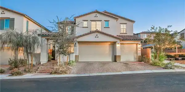 35 Flora Sagio Avenue