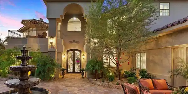 17 Grand Corniche Drive