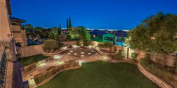 Image 4: Strip Views from Balcony