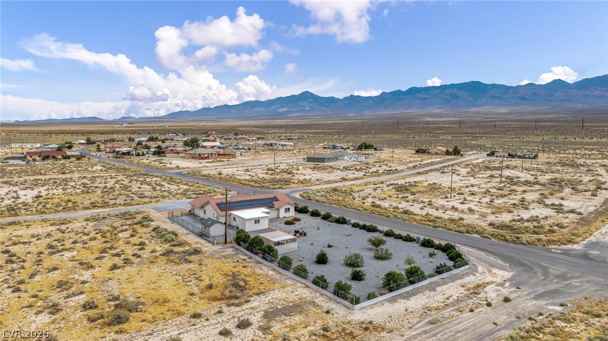 Image 4: Perched amidst a vast desert expanse, this home of