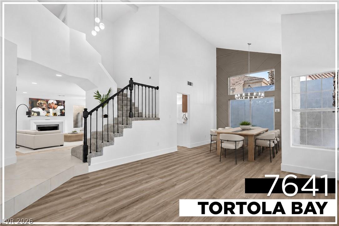 Image 1: A spacious entry leads to a contemporary open floo