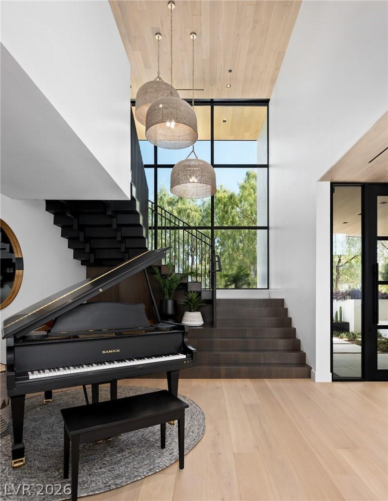 Image 4: Foyer