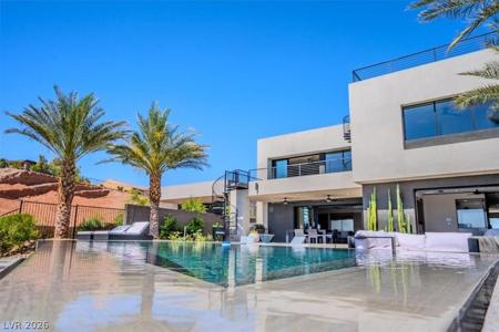 12 Falling Canyon Court