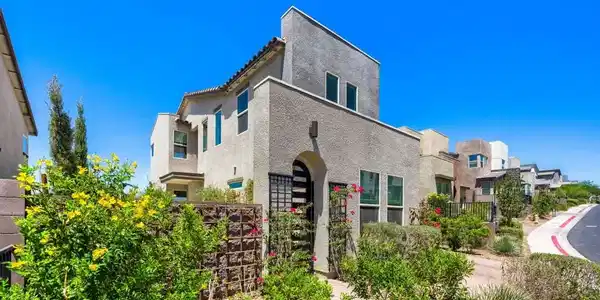 Image 4: Modern desert architecture with a timeless stucco
