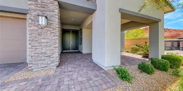 Image 3: Textured stone veneer accents and brick pavers def