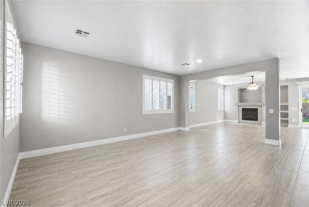 Image 3: Porcelain tile flooring extends throughout this ex
