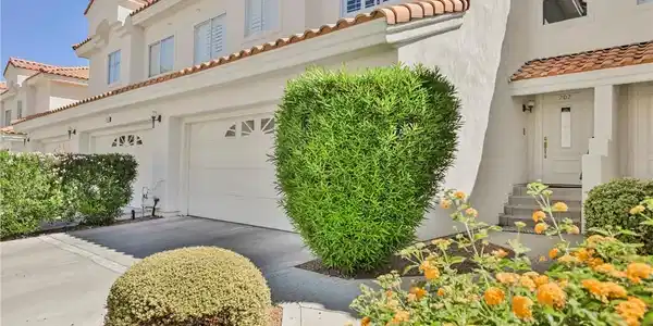 7625 Rolling View Drive