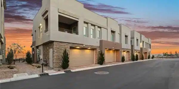 600 N Carriage Hill Drive