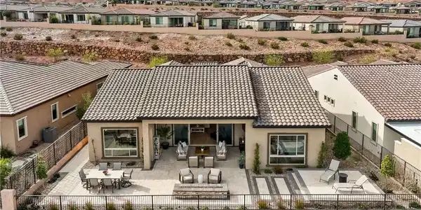 Image 3: A spacious outdoor patio and yard offer ample spac
