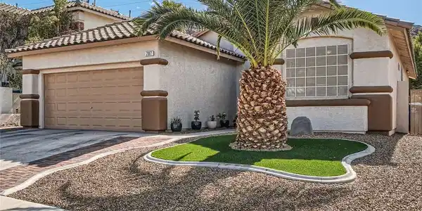 Image 2: A desert-friendly landscape with artificial turf a