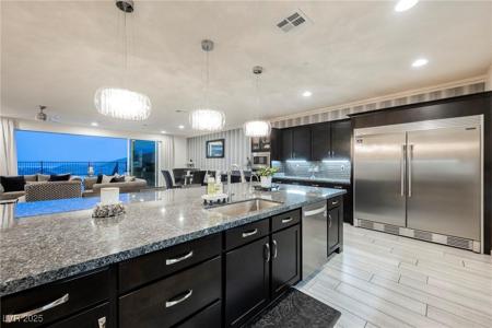 4576 Amazing View Street