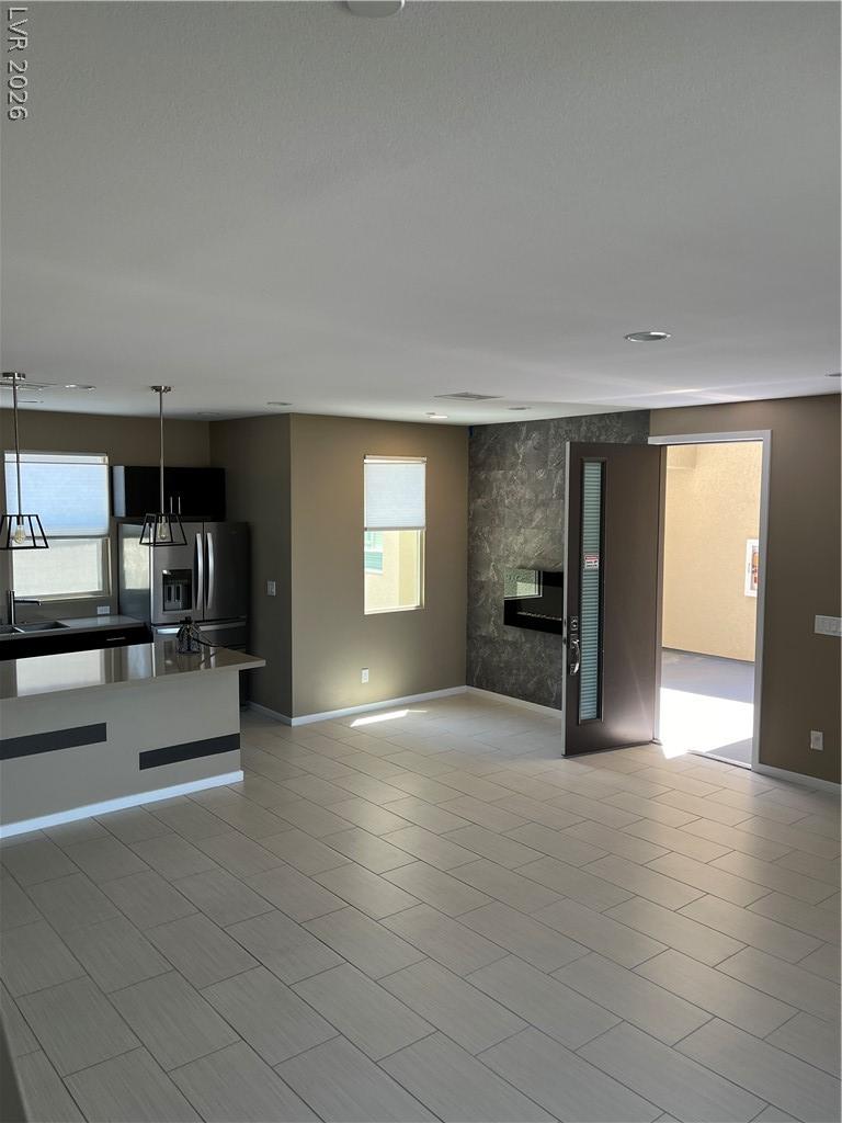 Image 3: contemporary open concept
