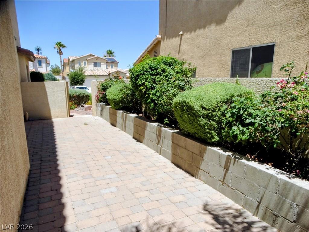 Image 3: Side yard