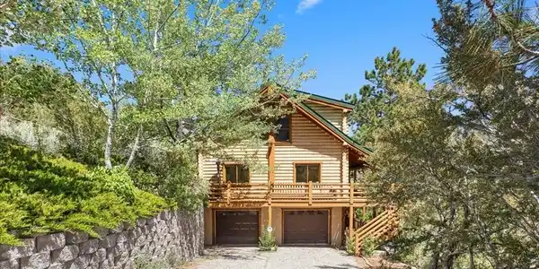 Image 3: 2,232 sqft w/finished basement, 2 car garage + 144