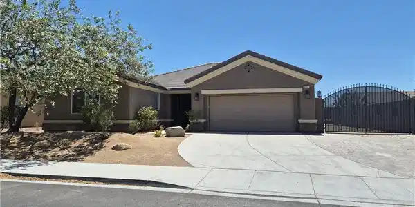 Image 2: An inviting exterior with a well-maintained drivew