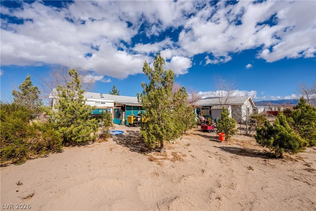 Image 3: This desert landscape features a spacious yard wit