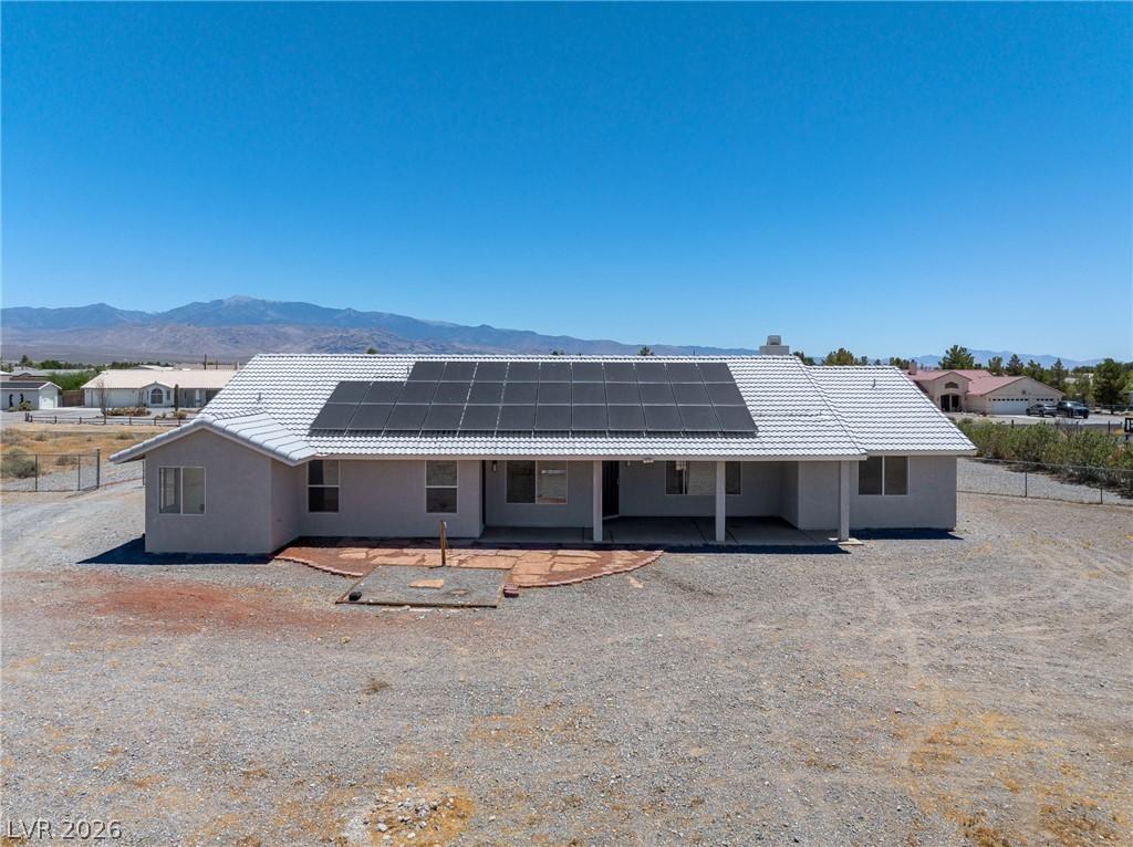 Image 2: A spacious desert home, offering an expansive yard