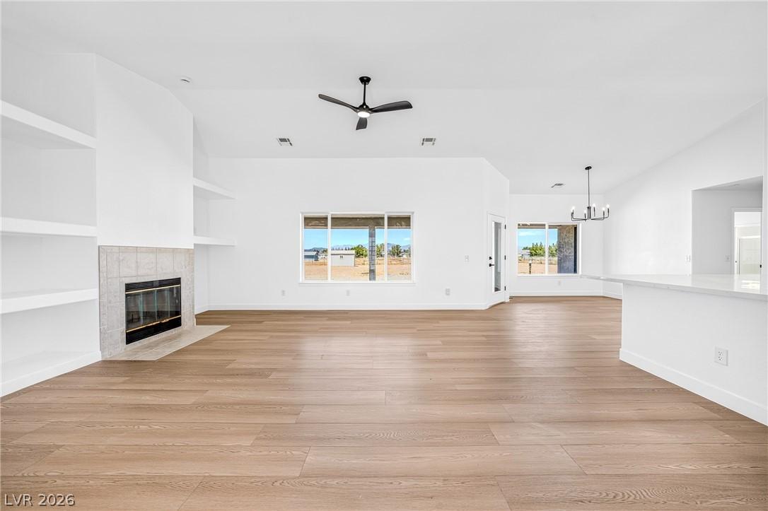 Image 3: Discover a spacious interior with light wood floor
