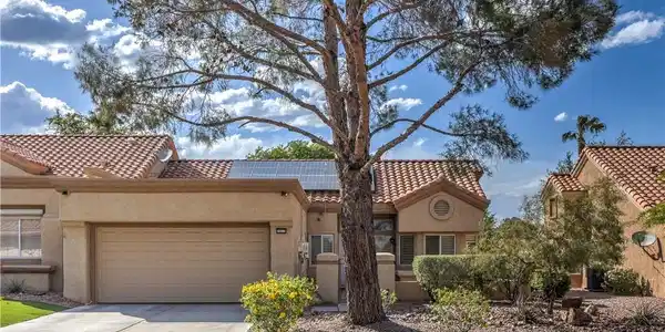 Image 2: Beautiful Townhouse located in Sun City Summerlin